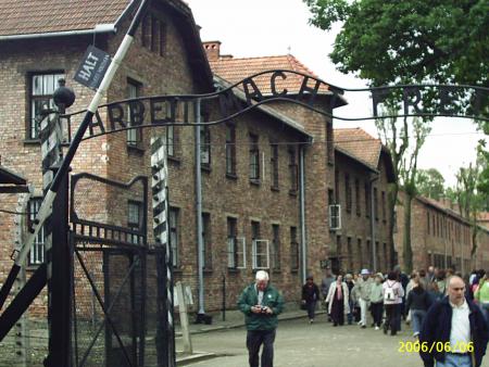 entrée principale d auschwitz