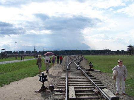 rampe d arrivée et de débarquement des déportés a birkenau