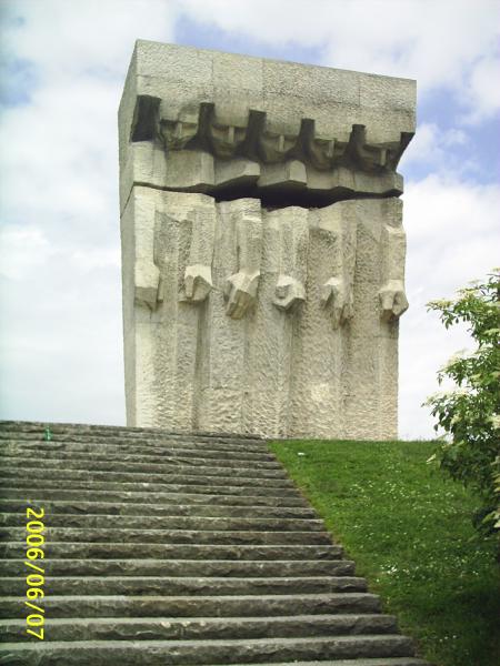 monument érigé pour la mémoire des juifs de cracovie