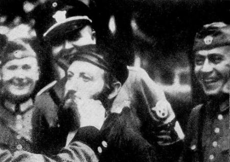 humiliation de juifs
