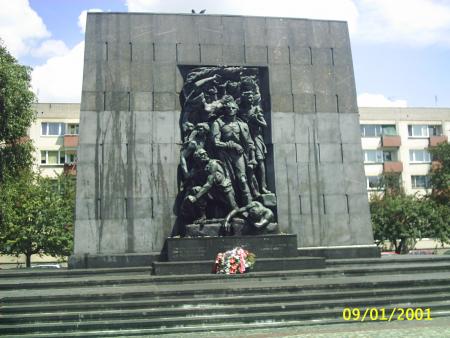 monument en mémoire des heros du ghetto